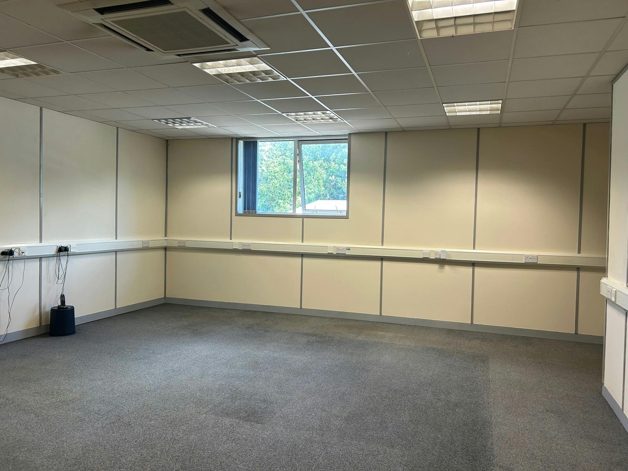 Aragon Rd, Yateley à louer Photo du bâtiment- Image 1 de 4