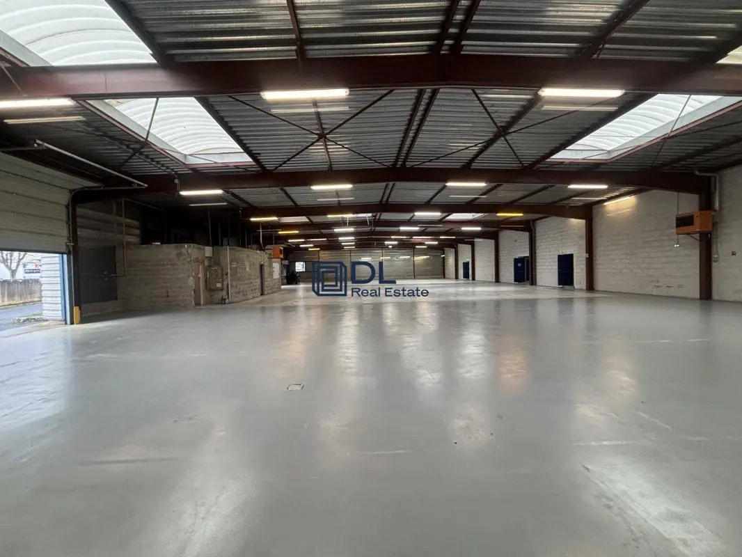 Industriel dans Saint-Pierre-du-Perray à louer Photo intérieure- Image 1 de 22