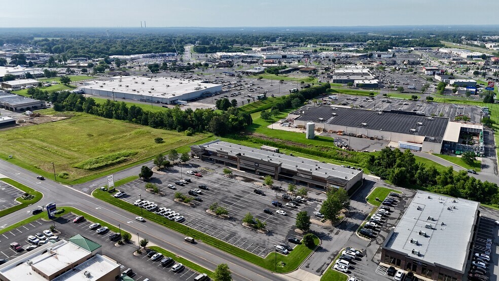 4645 Village Square Dr, Paducah, KY à louer - Photo du bâtiment - Image 3 de 25