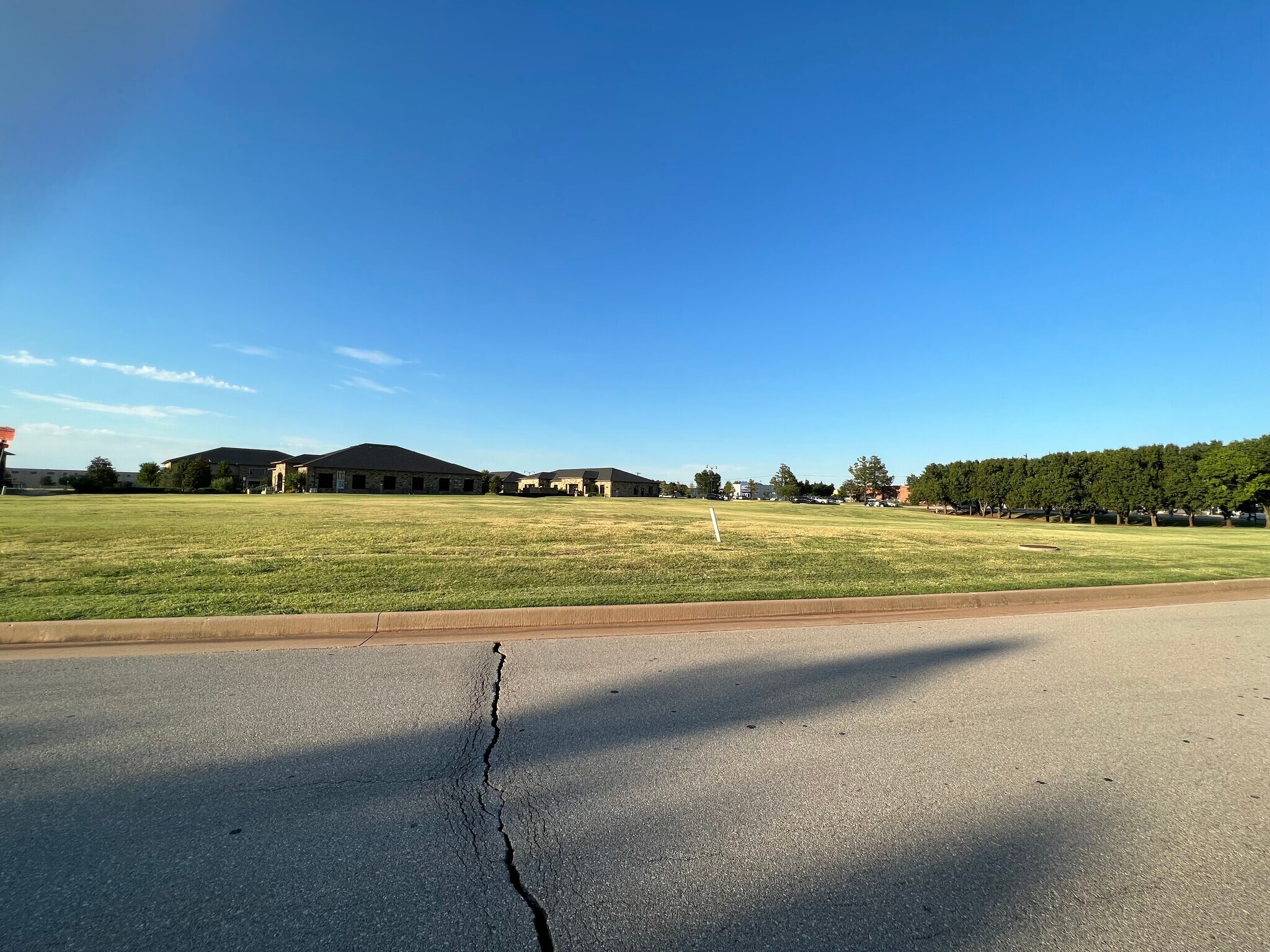 S Kelley Avenue, Edmond, OK for sale Primary Photo- Image 1 of 4