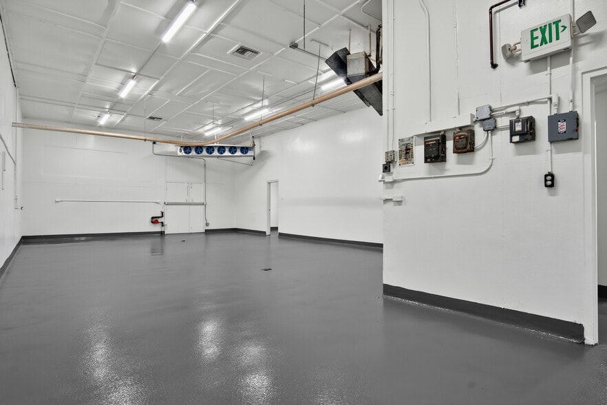 10650-10658 Burbank Blvd, North Hollywood, CA for lease - Interior Photo - Image 2 of 34