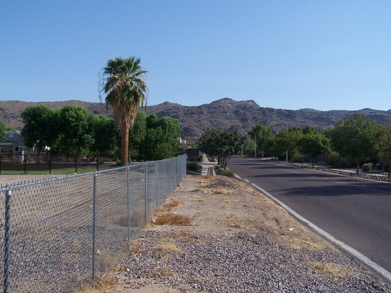 2803 E Baseline Rd, Phoenix, AZ à louer - Photo du bâtiment - Image 2 de 16