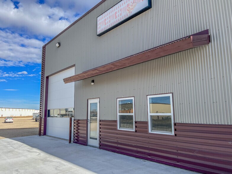 687 N Robertson Rd, Casper, WY à louer - Photo du bâtiment - Image 2 de 13