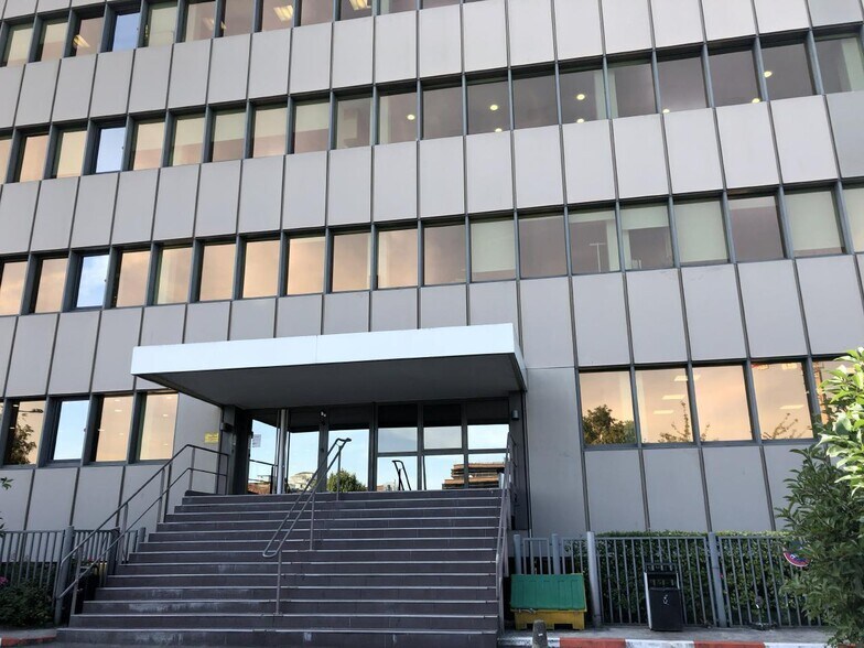 Bureau dans Romainville à louer - Photo du bâtiment - Image 3 de 10