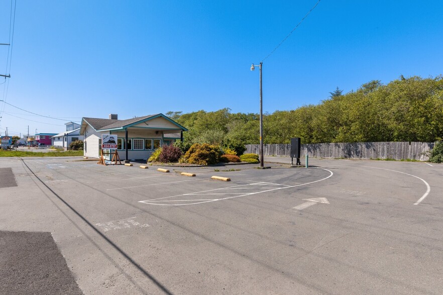 309 Us Highway 101 S, Crescent City, CA for lease - Building Photo - Image 2 of 4