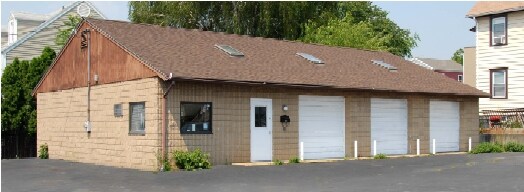 2100 Barnum Ave, Bridgeport, CT à louer - Photo principale - Image 1 de 7