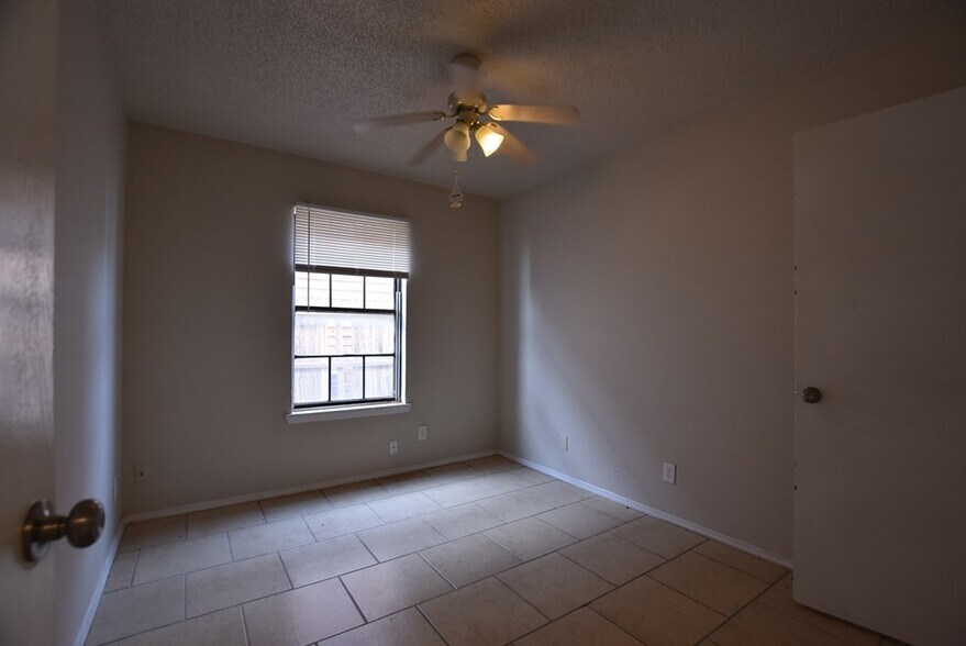 1308 N Carol Ave, Monahans, TX à vendre - Photo du bâtiment - Image 3 de 34