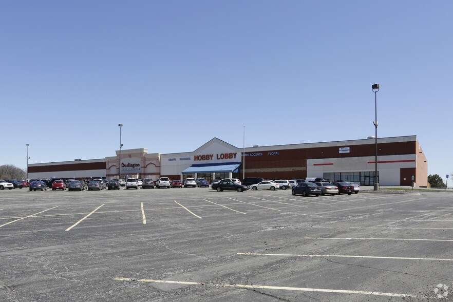 555-805 Center Dr NW, Grand Rapids, MI for lease - Primary Photo - Image 1 of 16