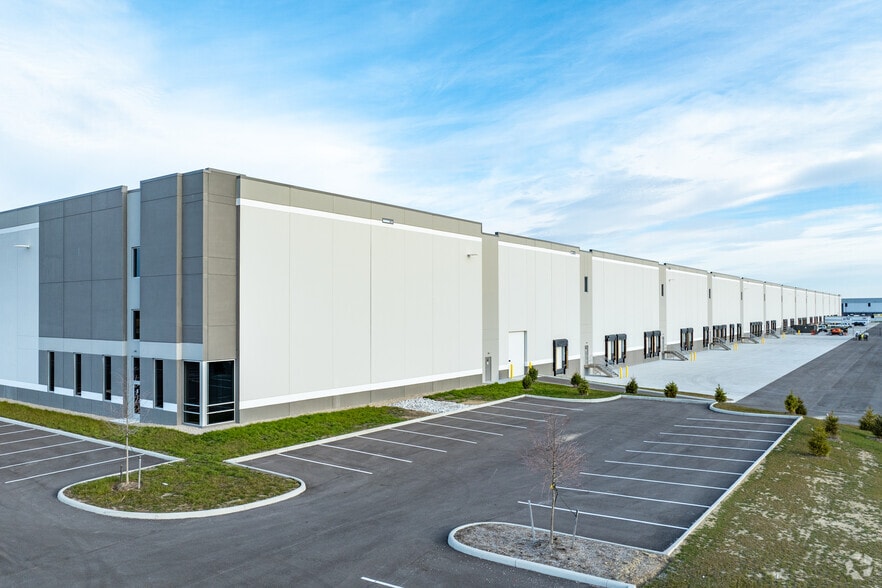 200 Park West Dr, West Jefferson, OH for lease - Building Photo - Image 2 of 9