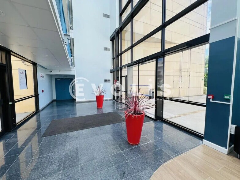 Office in Lognes for lease - Lobby - Image 3 of 11