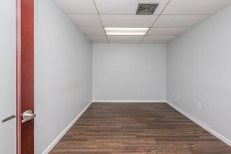 3115 NW 10th Ter, Oakland Park, FL for lease Interior Photo- Image 2 of 6