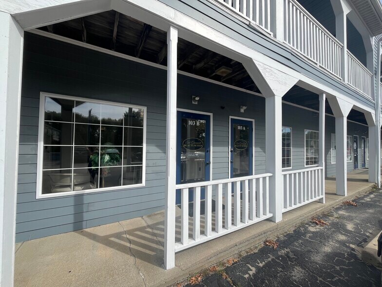 5853 Post Rd, East Greenwich, RI à vendre - Photo du bâtiment - Image 3 de 18