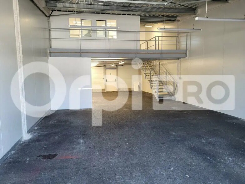 Flex in Bordeaux for lease - Interior Photo - Image 1 of 5