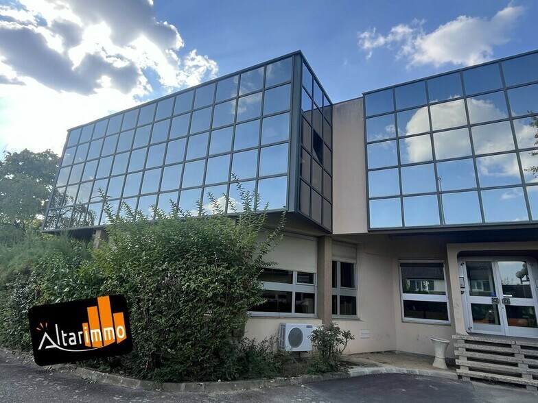 Office in Lucé for sale - Building Photo - Image 2 of 7
