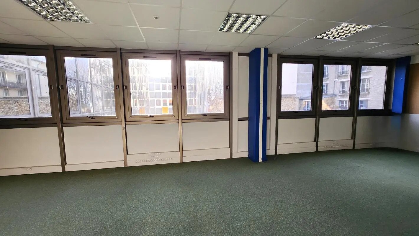 Office in Boulogne-Billancourt for lease Building Photo- Image 1 of 6