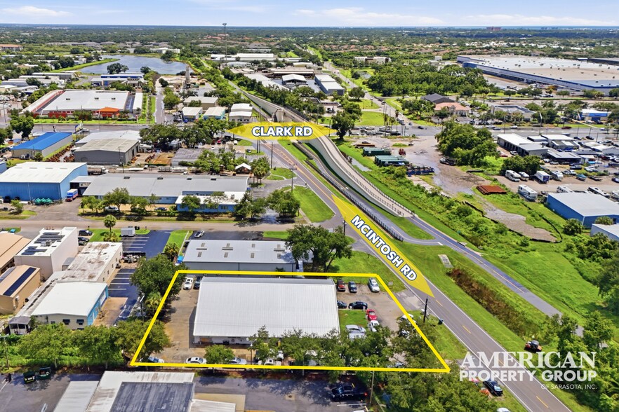 5671 McIntosh Rd, Sarasota, FL à vendre - Photo du bâtiment - Image 1 de 11