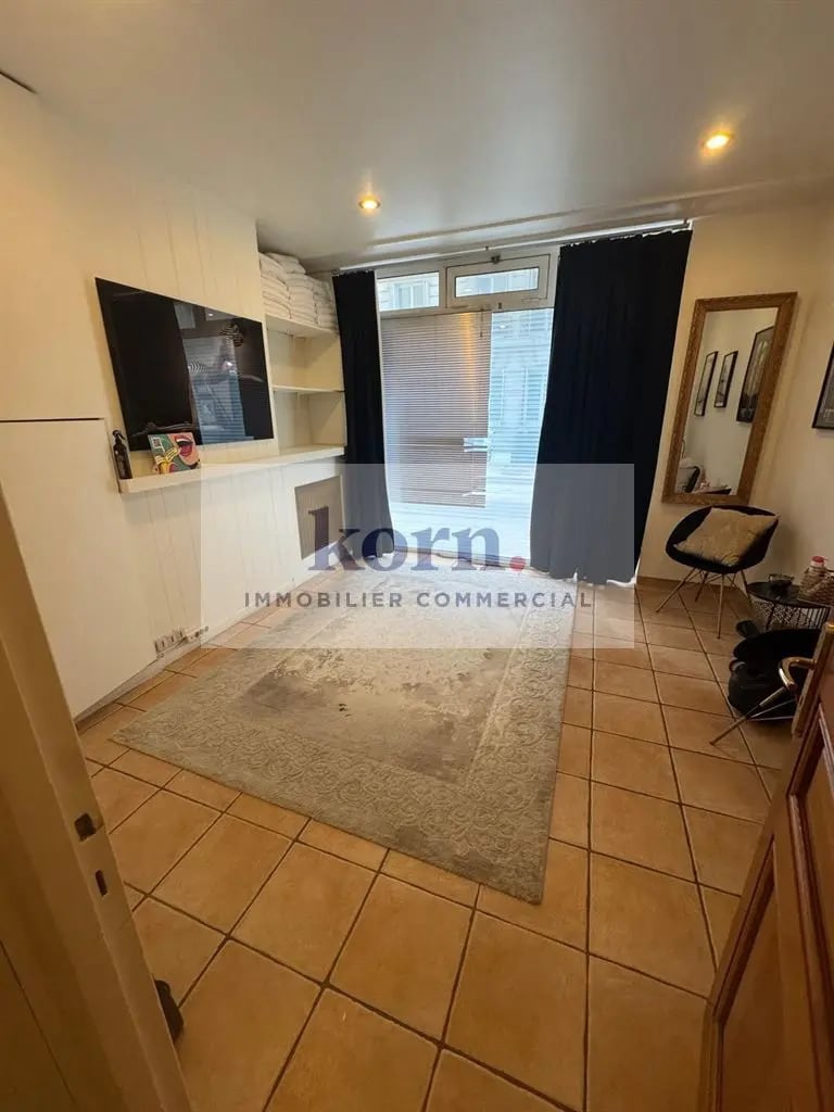 Office in Paris for lease Interior Photo- Image 1 of 9