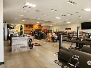 8600-8660 N Boardwalk Ave, Kansas City, MO for lease Interior Photo- Image 2 of 5