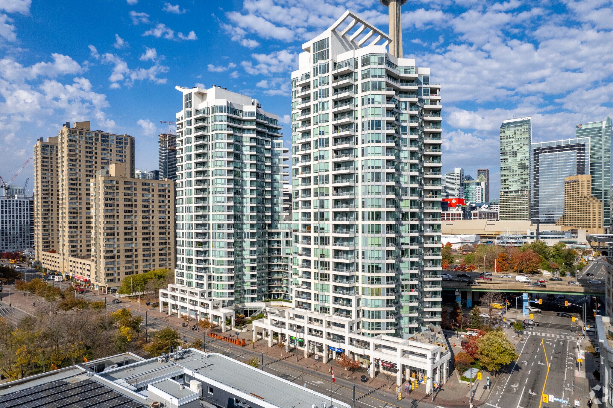 228-230 Queens Quay W, Toronto, ON for sale Primary Photo- Image 1 of 1