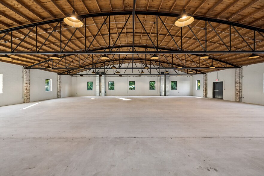 111 Nashville Hwy N, Columbia, TN à louer - Photo du bâtiment - Image 3 de 21