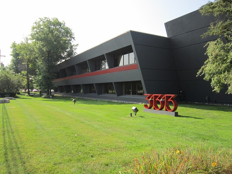 31313 Northwestern Hwy, Farmington Hills, MI for lease - Primary Photo - Image 1 of 1