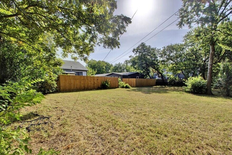 607-611 Nelray Blvd, Austin, TX à vendre - Photo du bâtiment - Image 2 de 32