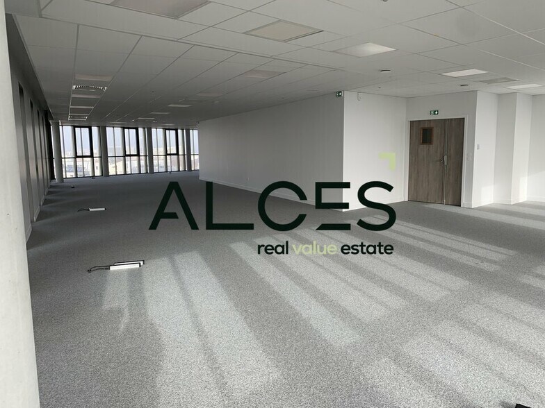Office in Bordeaux for lease - Interior Photo - Image 2 of 8