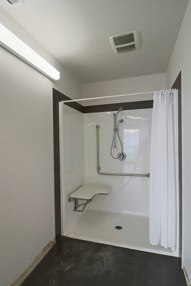 4615 112th Ave SE, Calgary, AB à louer - Photo intérieure - Image 3 de 14