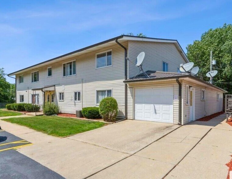 301-306 Larson Ct, Hillsdale, IL à vendre - Photo du bâtiment - Image 1 de 9
