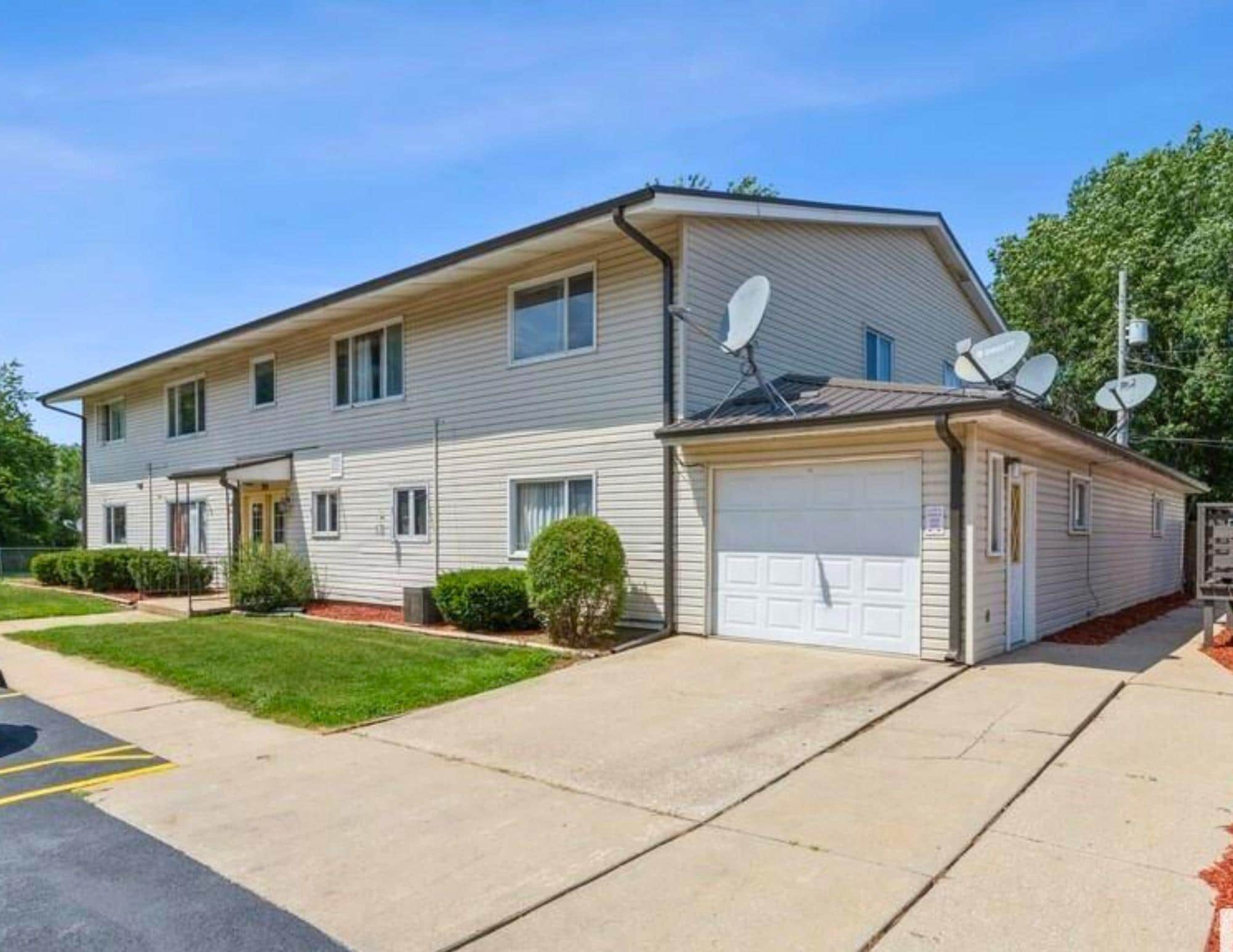 301-306 Larson Ct, Hillsdale, IL à vendre Photo du bâtiment- Image 1 de 10