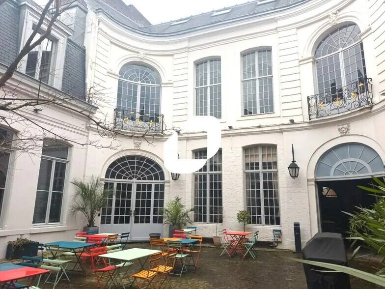 Office in Lille for lease - Building Photo - Image 1 of 7