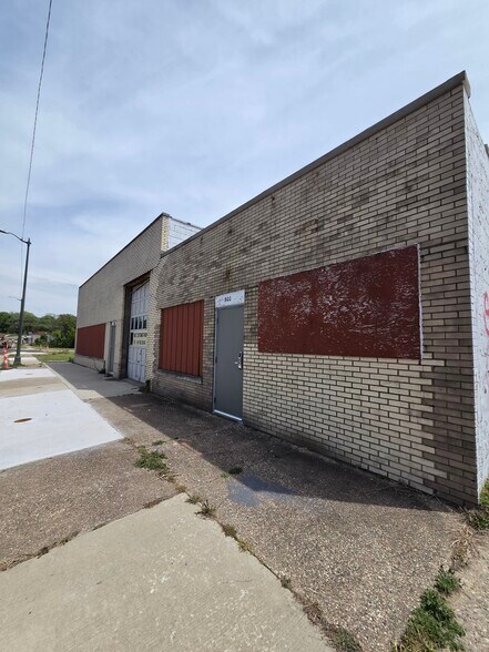 300 Territorial Rd, Benton Harbor, MI for lease - Building Photo - Image 2 of 14