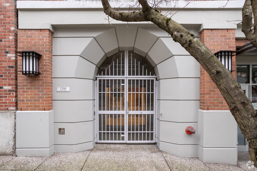1250 Homer St, Vancouver, BC à louer - Photo du bâtiment - Image 3 de 20