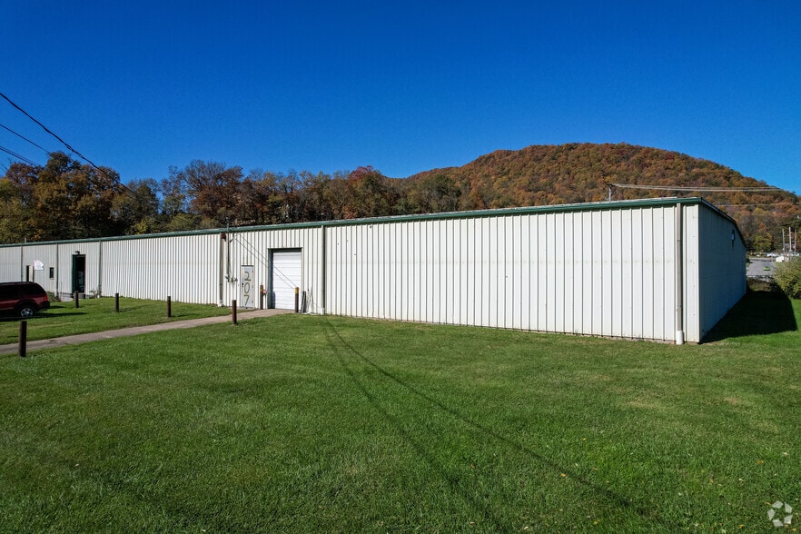 207 Baltic Dr, Weber City, VA for lease - Building Photo - Image 3 of 11