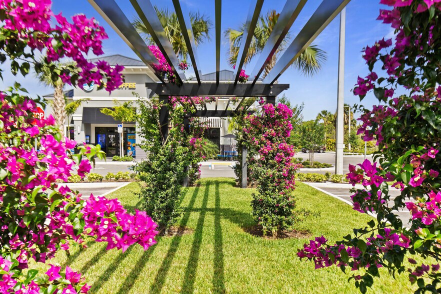 8776 Lantana Rd, Lake Worth, FL à louer - Photo du bâtiment - Image 3 de 13