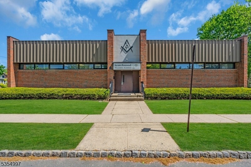 301 Forest Rd, Scotch Plains, NJ à vendre - Photo du bâtiment - Image 1 de 4