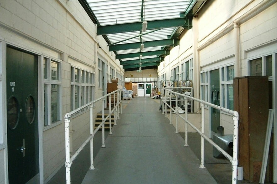 Wade Rd, Basingstoke for lease - Interior Photo - Image 2 of 4