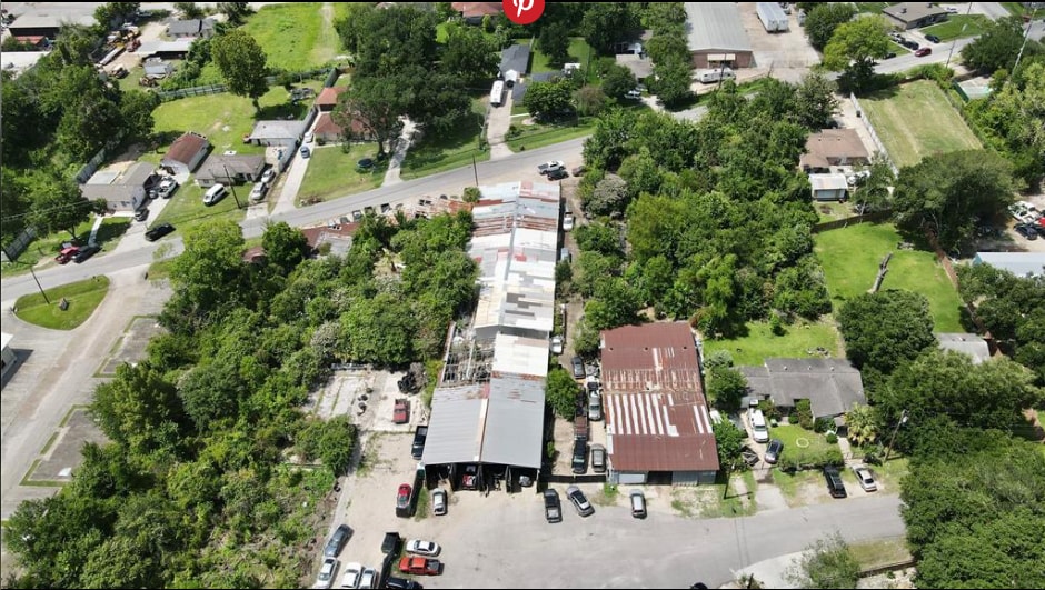 521 Blue Bell Rd, Houston, TX for sale - Building Photo - Image 3 of 6