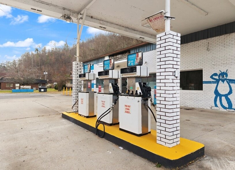 8649 KY Highway 7, Viper, KY for sale - Building Photo - Image 3 of 5