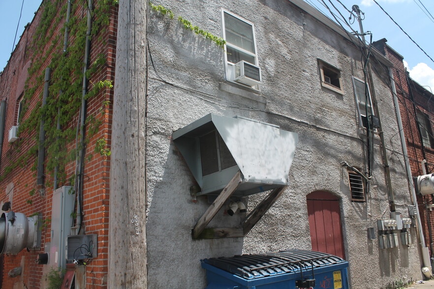 114 S Illinois Ave, Carbondale, IL à vendre - Photo du bâtiment - Image 2 de 4