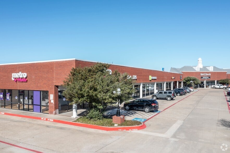 211-215 W Camp Wisdom Rd, Duncanville, TX for lease - Primary Photo - Image 1 of 7