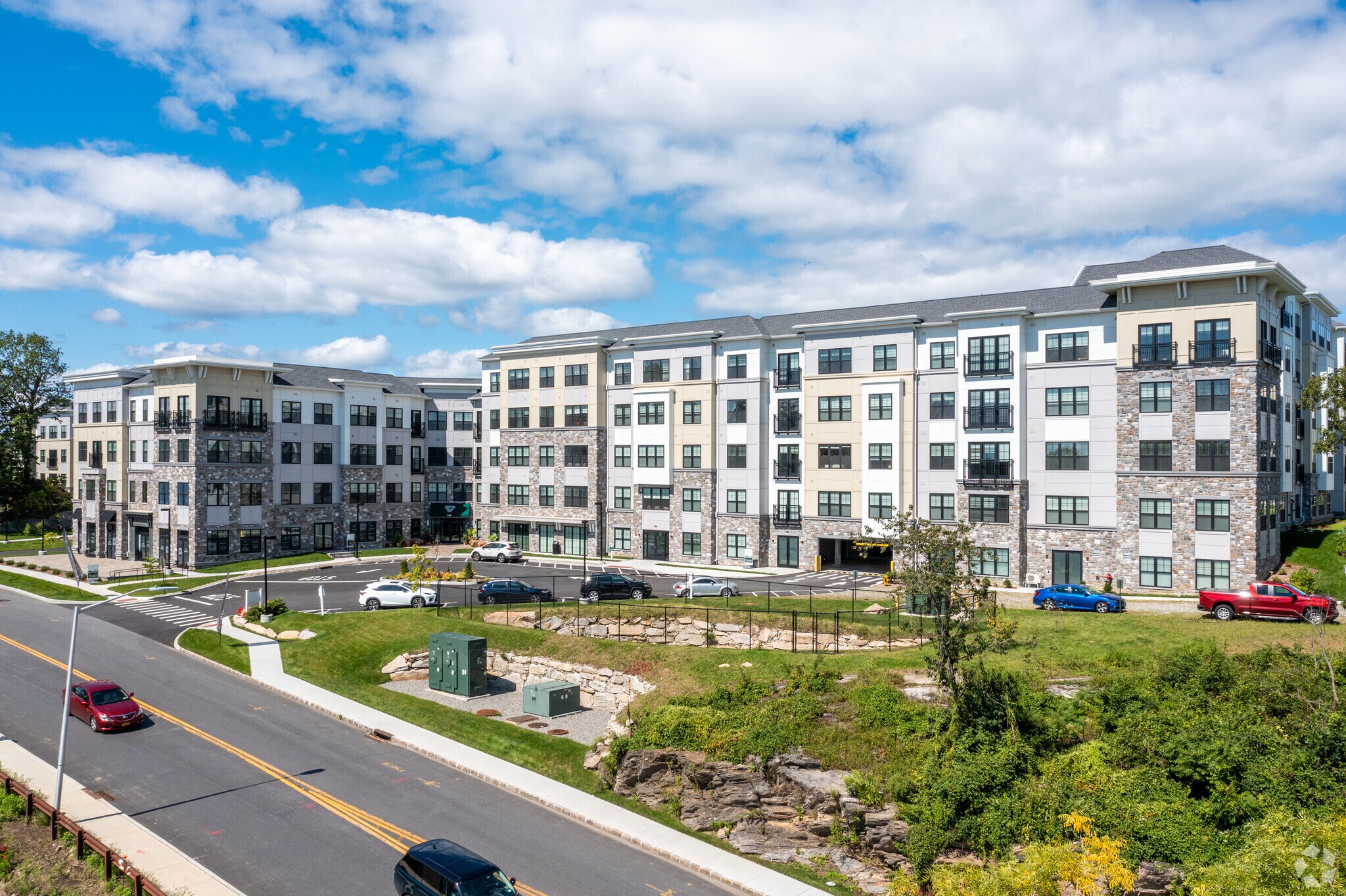 105 Corporate Park Dr, West Harrison, NY à louer Photo principale- Image 1 de 85