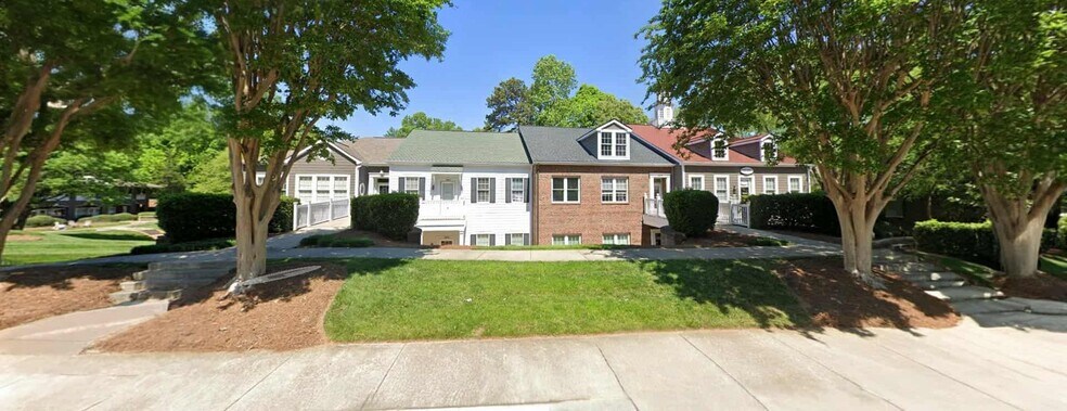 200 N Harbor Pl, Davidson, NC à louer - Photo du bâtiment - Image 1 de 8