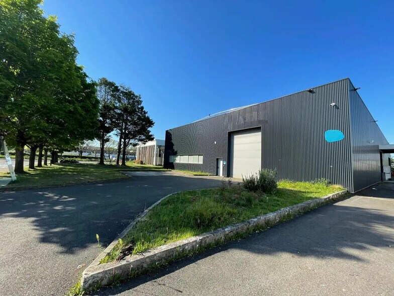 Flex dans SAINT-OUEN-L'AUMONE à louer - Photo du bâtiment - Image 2 de 23