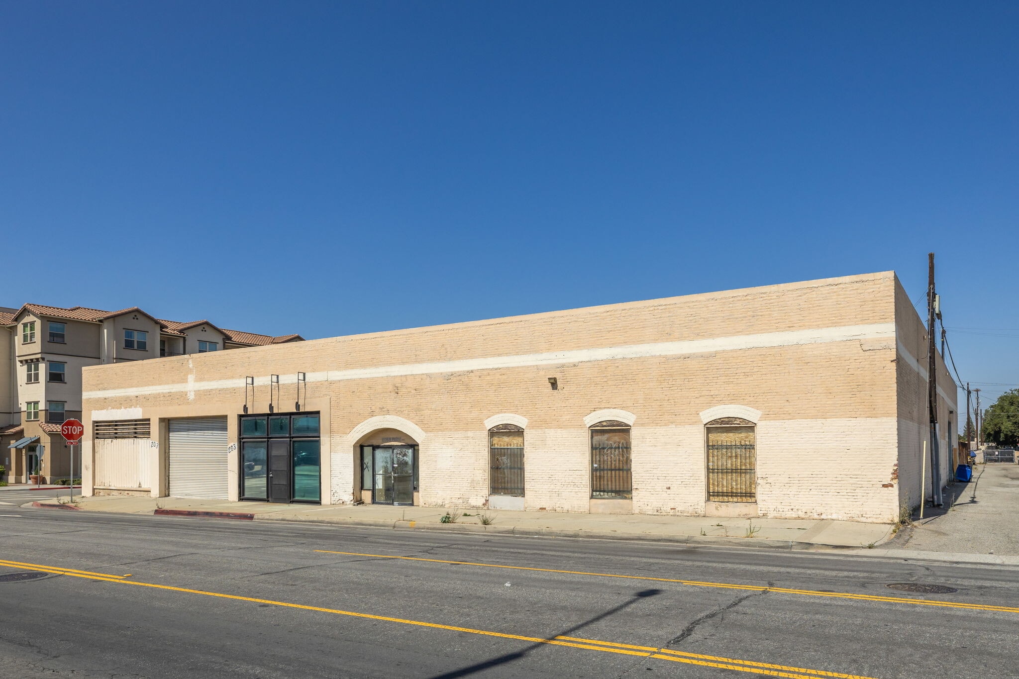 205 N Park Ave, Pomona, CA for lease Primary Photo- Image 1 of 33