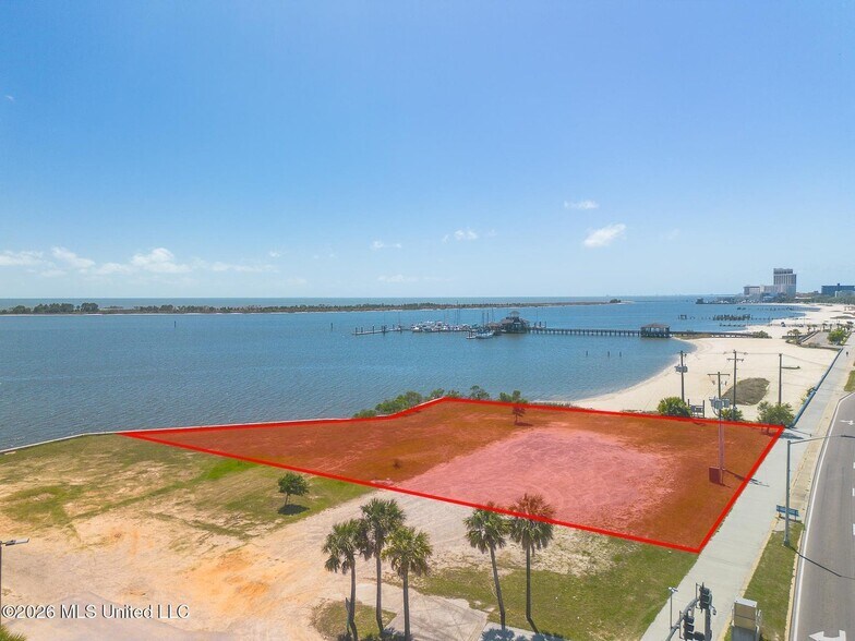 315 Beach Blvd, Biloxi, MS à vendre - Photo du bâtiment - Image 2 de 23