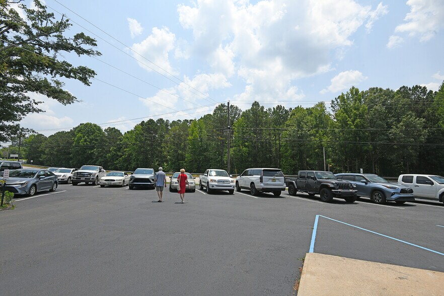 809 E Greenwood St, Abbeville, SC à vendre - Photo du bâtiment - Image 2 de 25