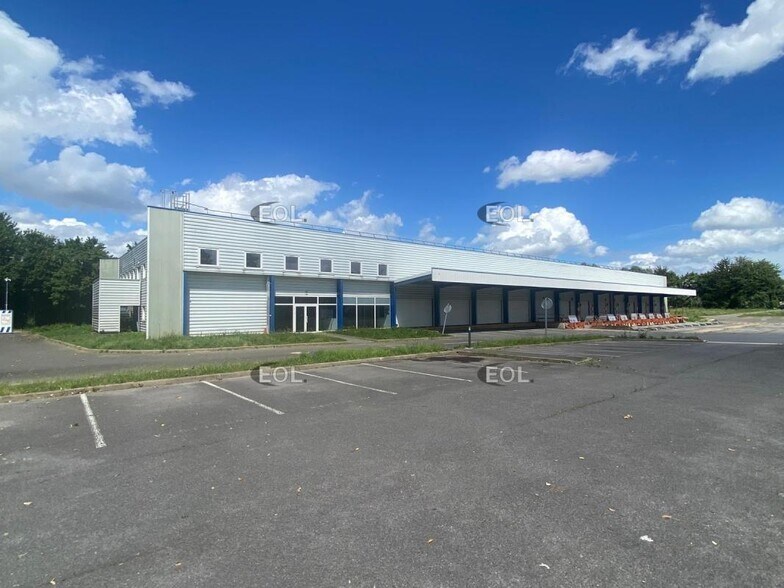 Industrial in Ferrières-en-Brie for lease - Building Photo - Image 1 of 13