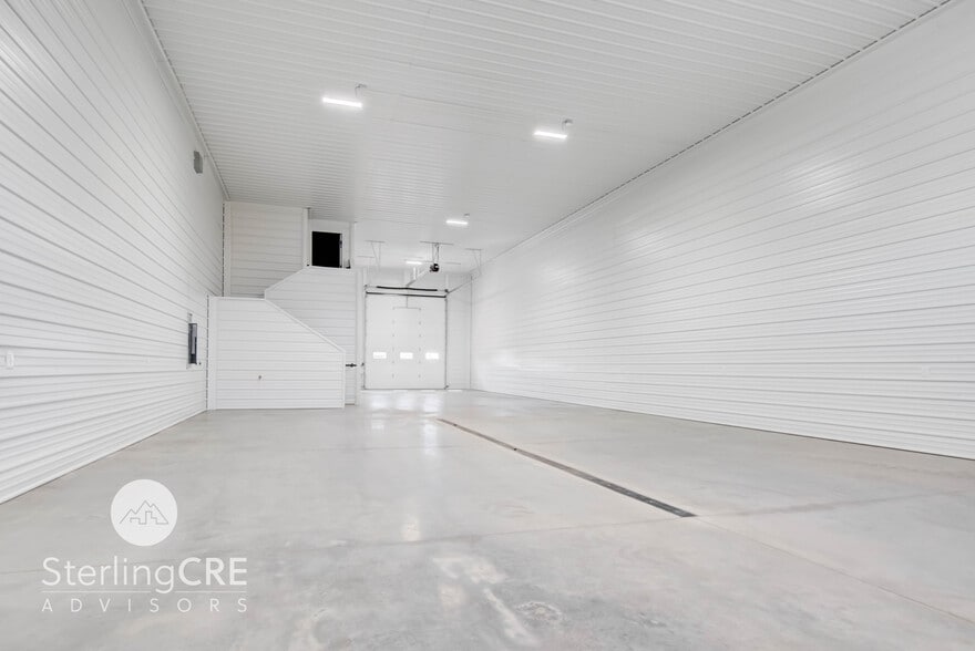 121 Donjo Ave, Belgrade, MT for lease - Interior Photo - Image 3 of 25