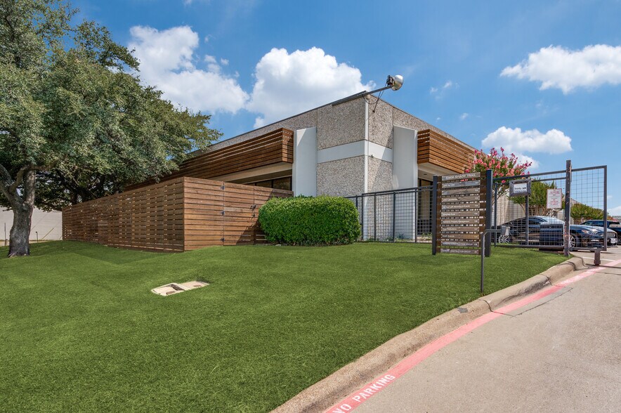 10606 Shady Trl, Dallas, TX à vendre - Photo du bâtiment - Image 2 de 13